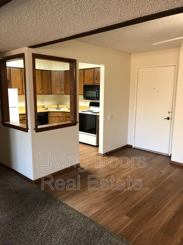 1935 N Lincoln Ave #107 - Photo 3 of 8