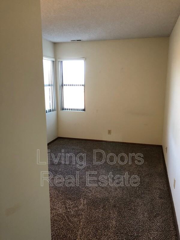 1935 N Lincoln Ave #107 - Photo 5 of 8