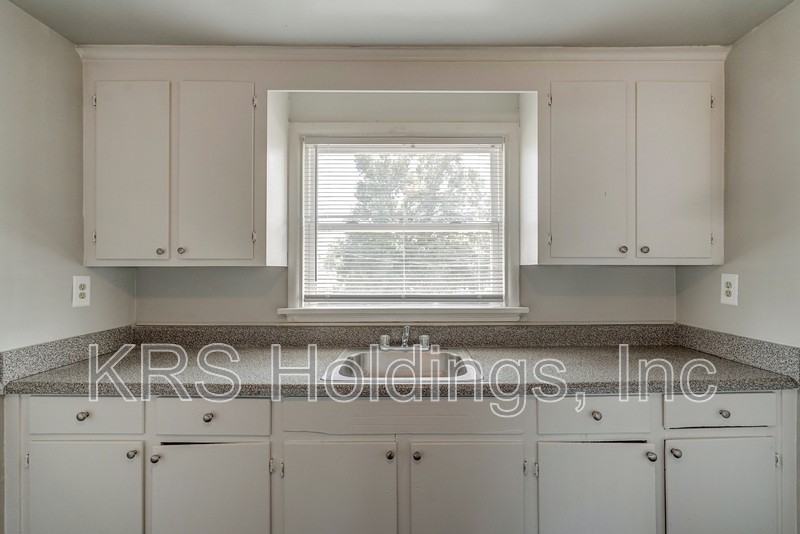 5411 Remuda Dr #4 - Photo 5 of 13