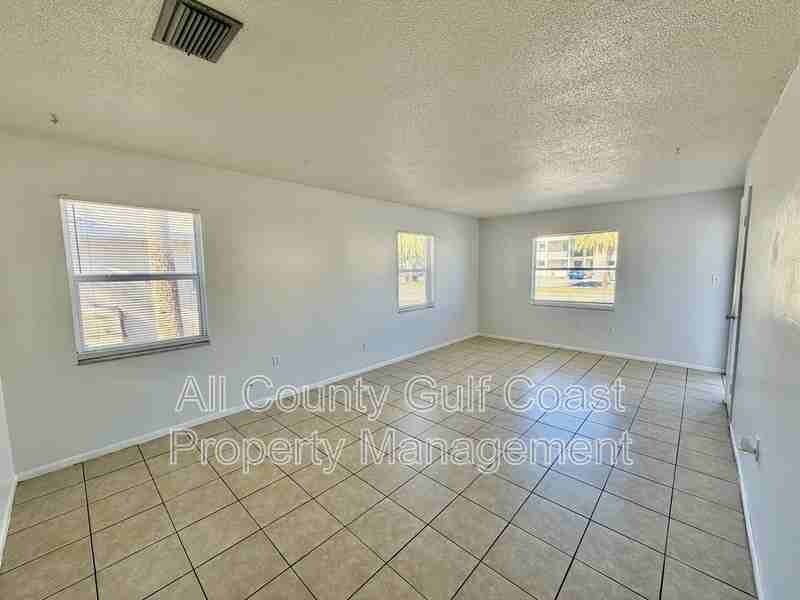 2218 60th Ave W - Photo 3 of 9
