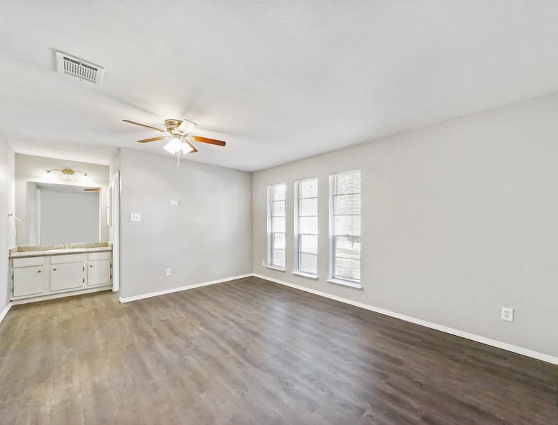 22626 Leedstown Ln - Photo 4 of 35