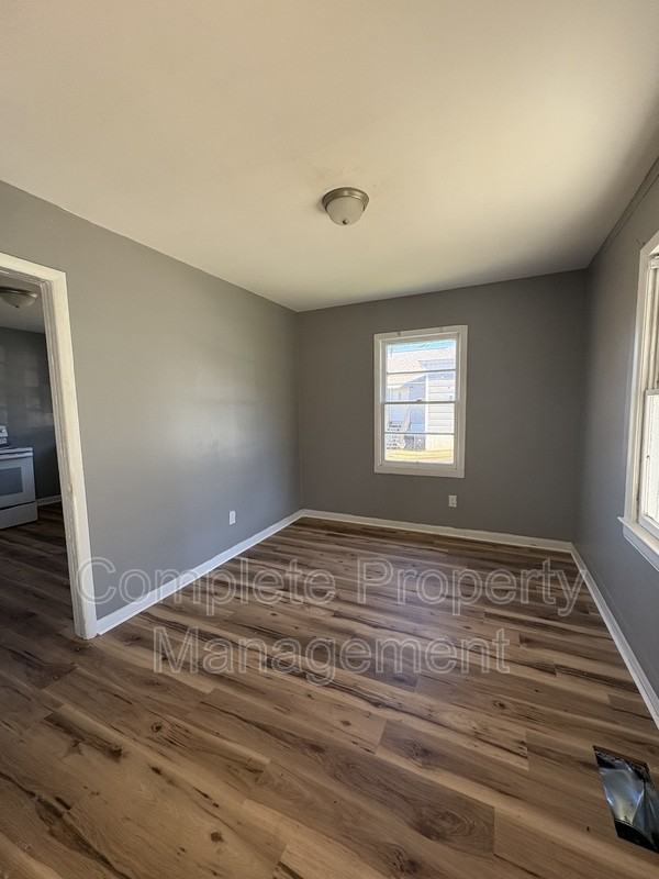 810 Fairfax Ave - Photo 3 of 8