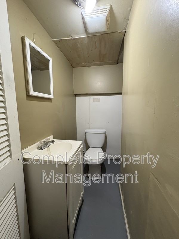 7801 Vienna Ave - Photo 3 of 11