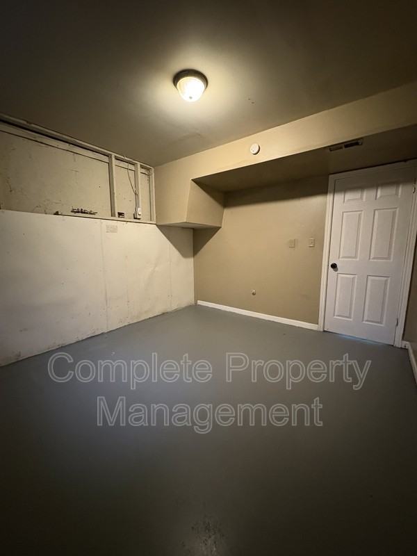 7801 Vienna Ave - Photo 4 of 11