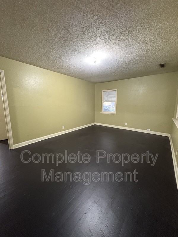 7801 Vienna Ave - Photo 5 of 11