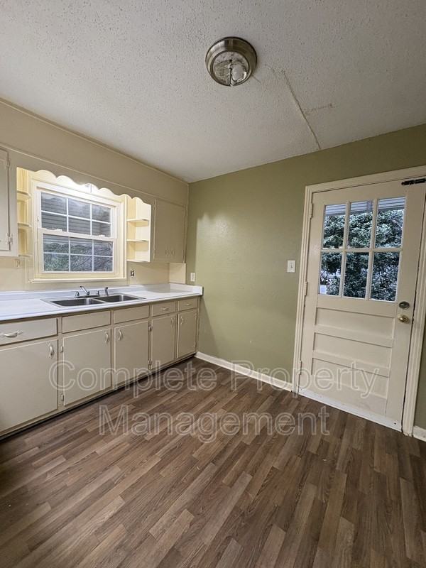 7801 Vienna Ave - Photo 7 of 11