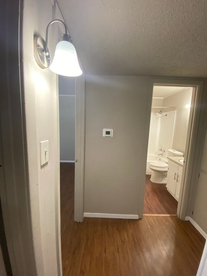 2415-2417 Charlotte St - Photo 6 of 23