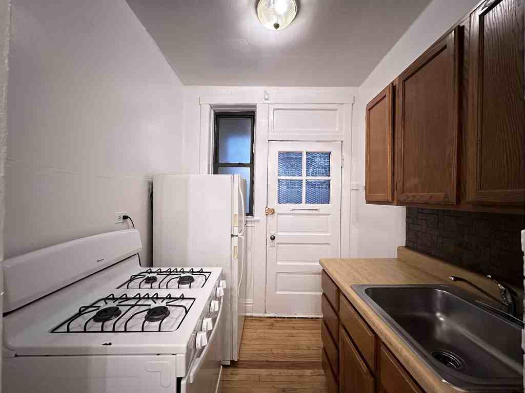 FREMONT + GRACE #3E - Photo 2 of 21