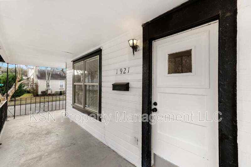 1921 Reynolds St - Photo 5 of 42