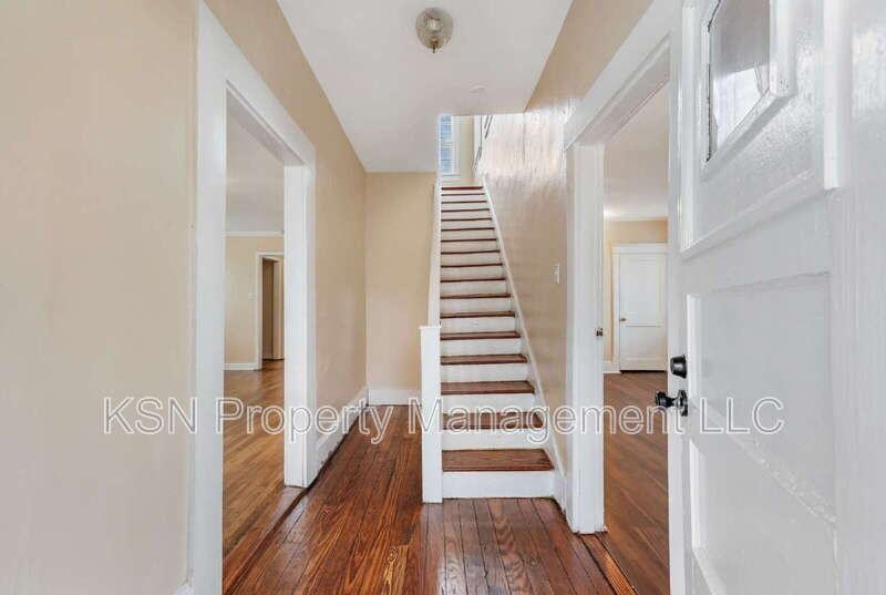 1921 Reynolds St - Photo 6 of 42