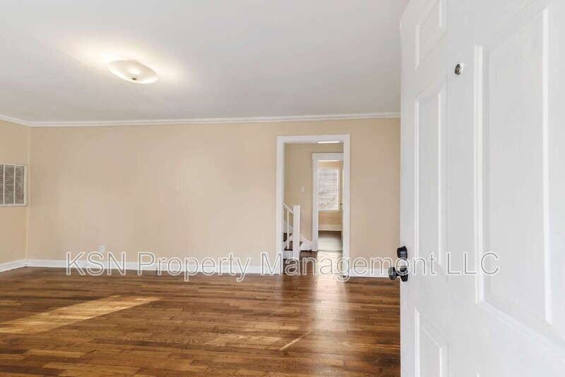 1921 Reynolds St - Photo 7 of 42