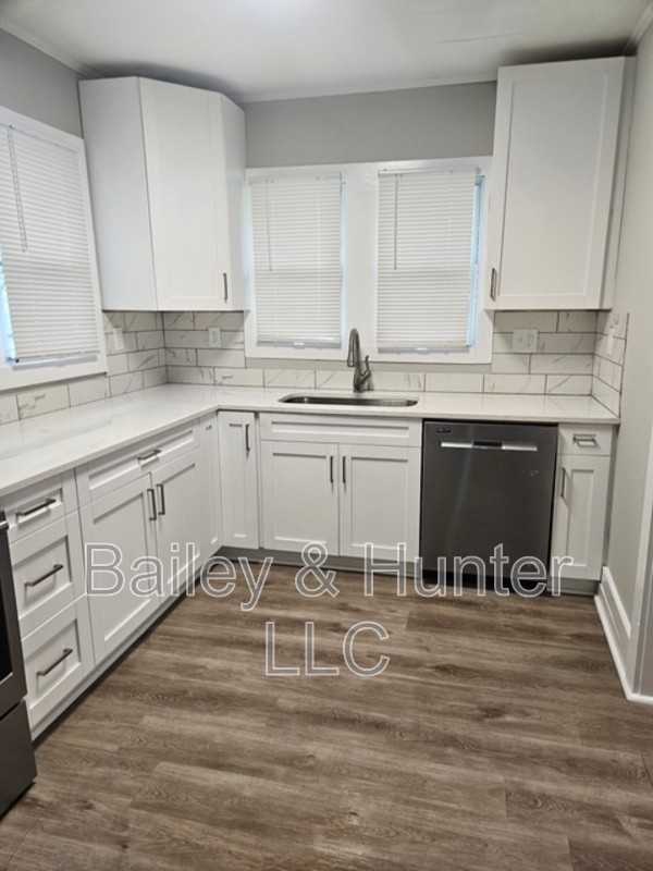 1934 Browns Mill Rd Se - Photo 3 of 8