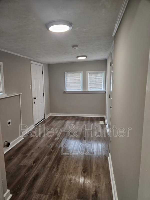 1934 Browns Mill Rd Se - Photo 4 of 8