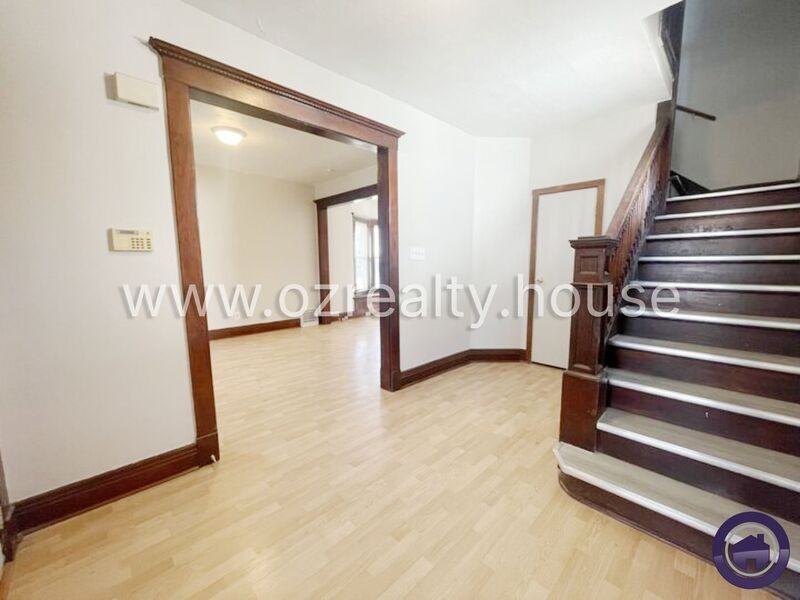 1031 N Michigan St - Photo 2 of 18