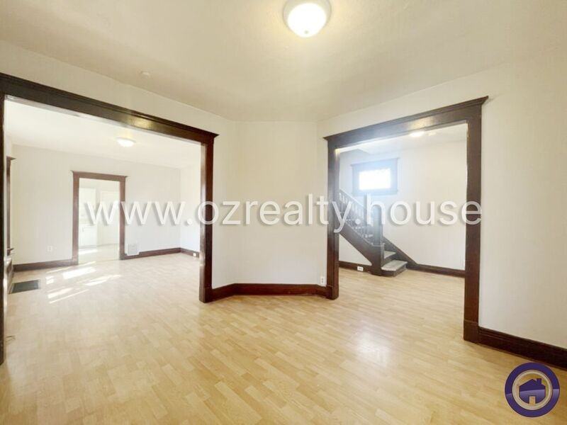 1031 N Michigan St - Photo 3 of 18