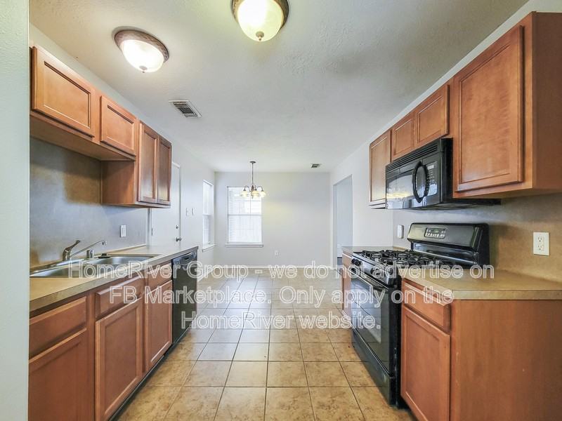 7206 Cool Springs Ct - Photo 3 of 19