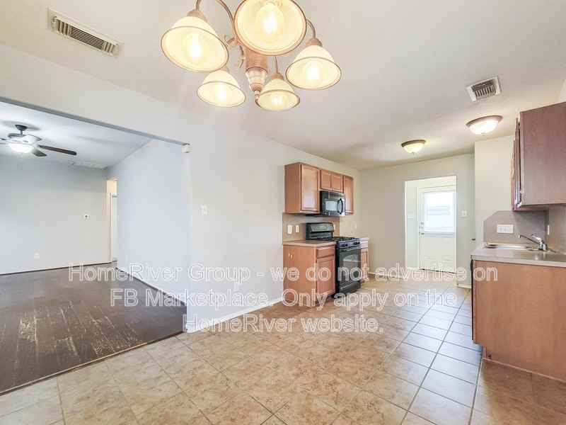 7206 Cool Springs Ct - Photo 7 of 19