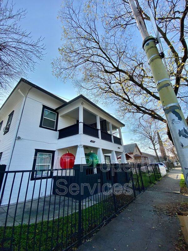 202 W Oak St - Photo 2 of 24