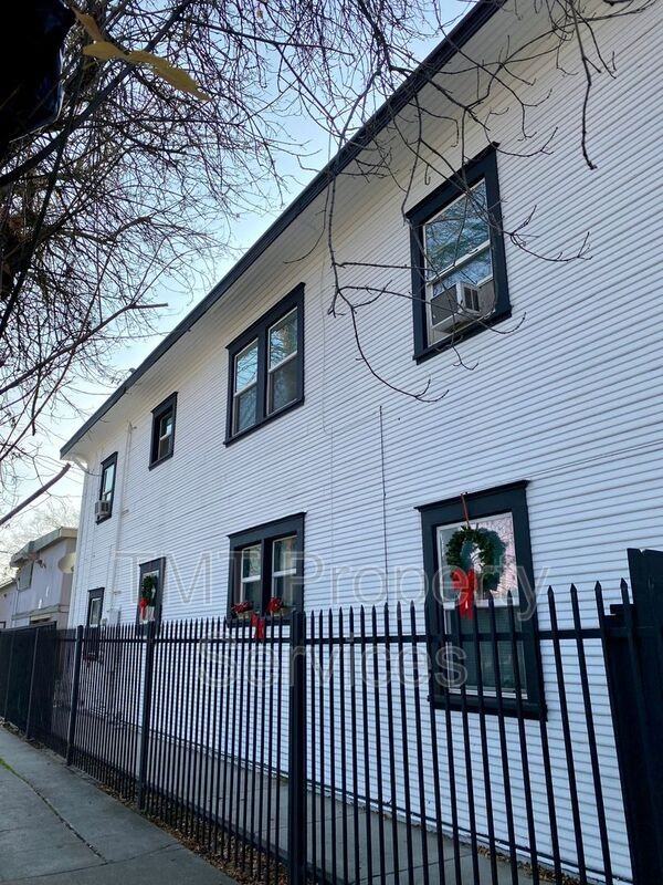 202 W Oak St - Photo 3 of 24