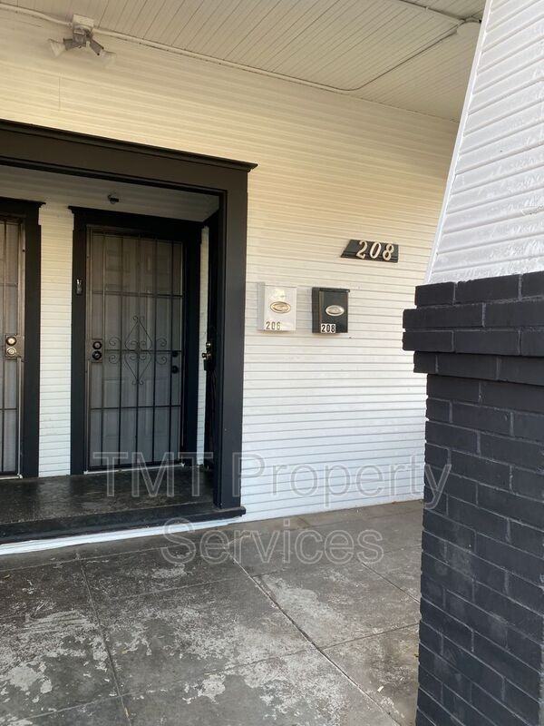 202 W Oak St - Photo 5 of 24