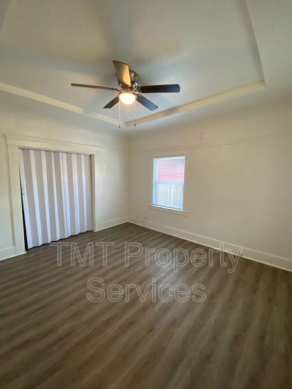 202 W Oak St - Photo 6 of 24