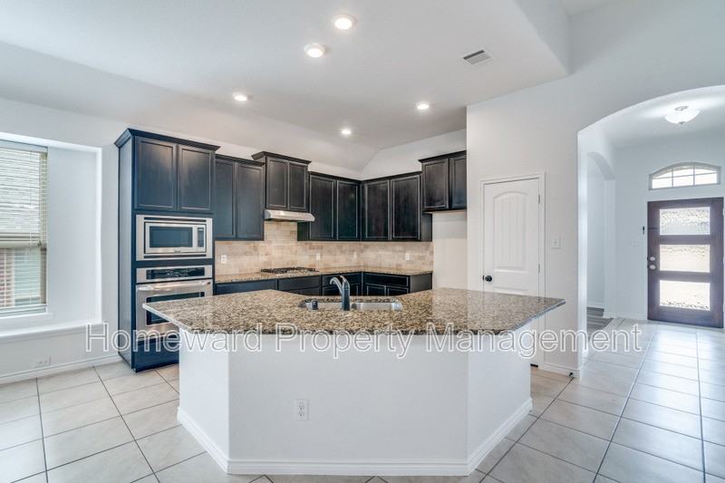 3502 Thunder Dr - Photo 3 of 12