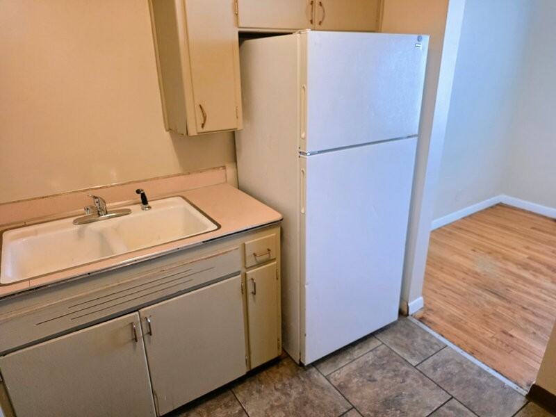 2820 Kingman Blvd #2 - Photo 6 of 38