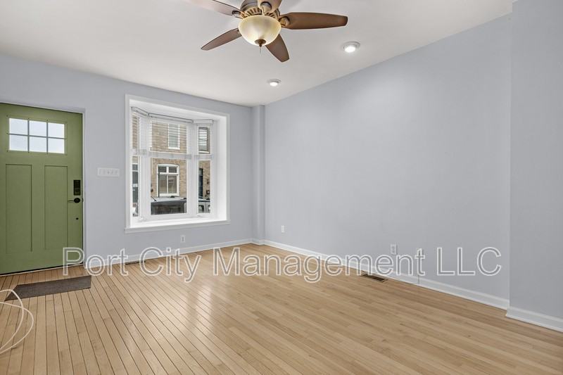 702 S Bouldin St - Photo 5 of 29