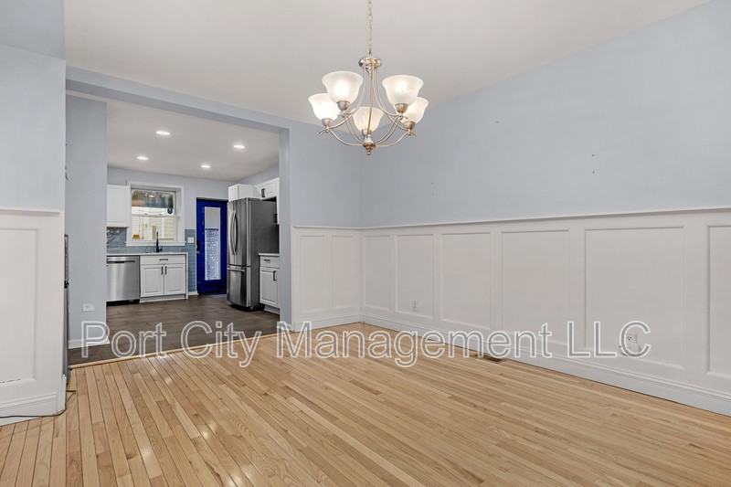 702 S Bouldin St - Photo 7 of 29