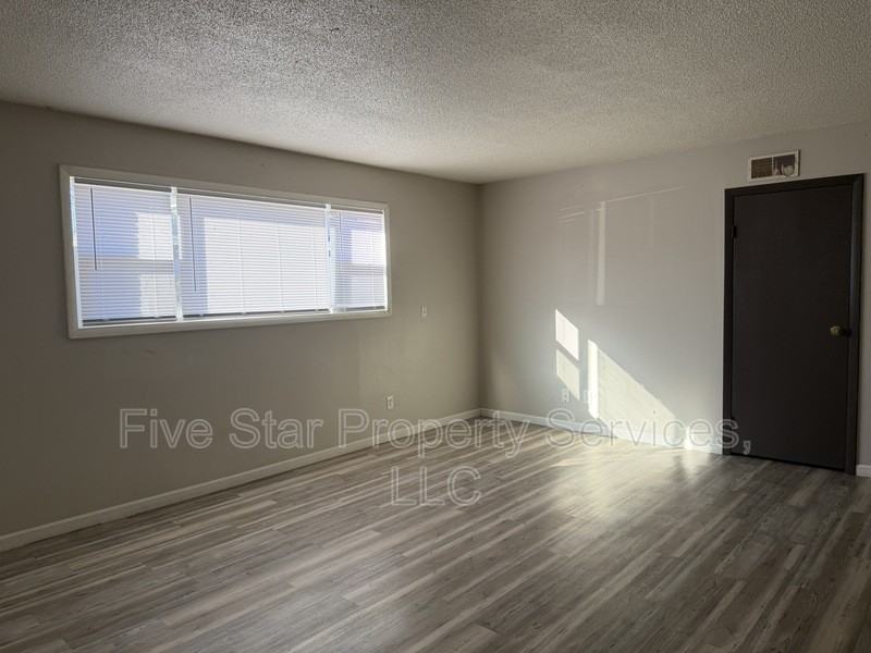 205 W Allen St #116 - Photo 2 of 6