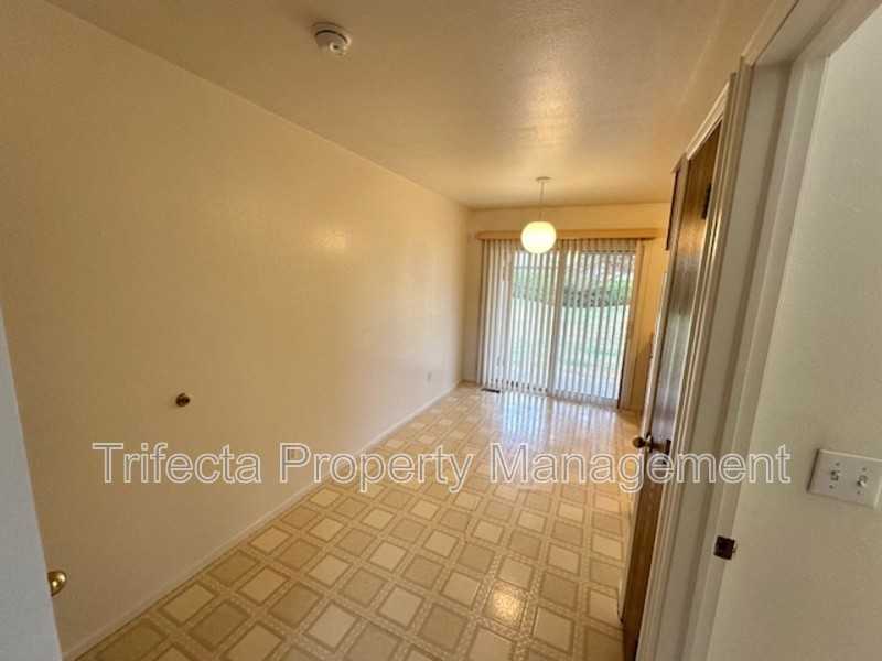 2121 35th Ave - Photo 3 of 12