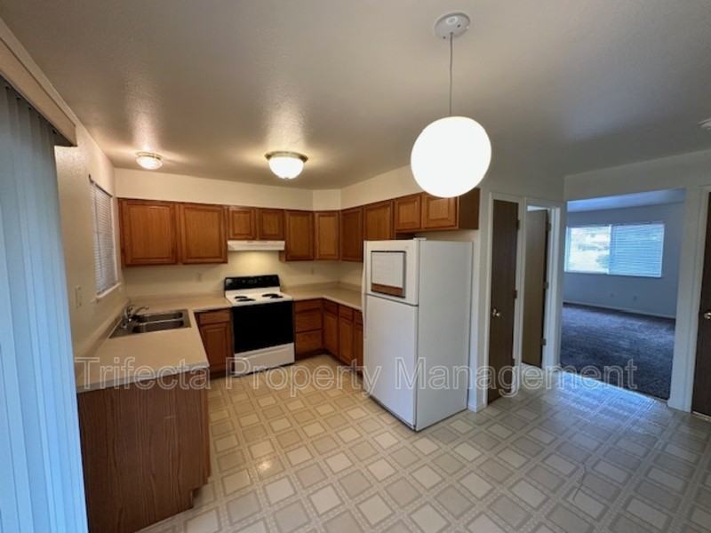 2121 35th Ave - Photo 4 of 12