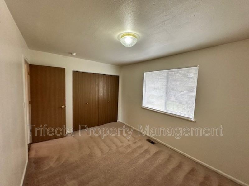 2121 35th Ave - Photo 5 of 12