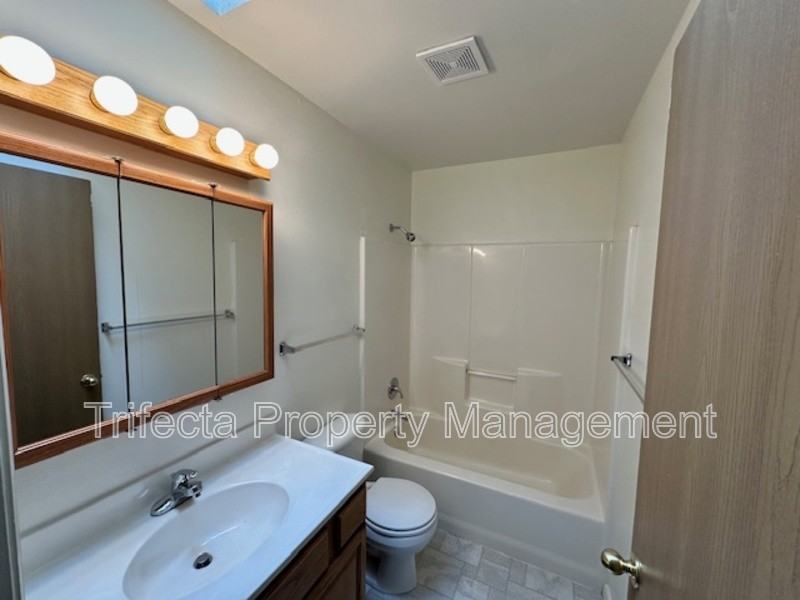 2121 35th Ave - Photo 6 of 12