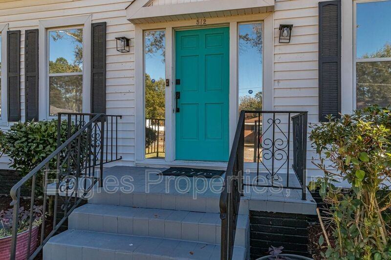 512 N Pineview Ave - Photo 3 of 34