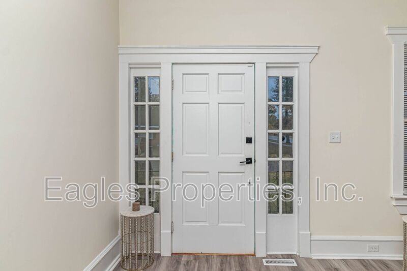 512 N Pineview Ave - Photo 4 of 34