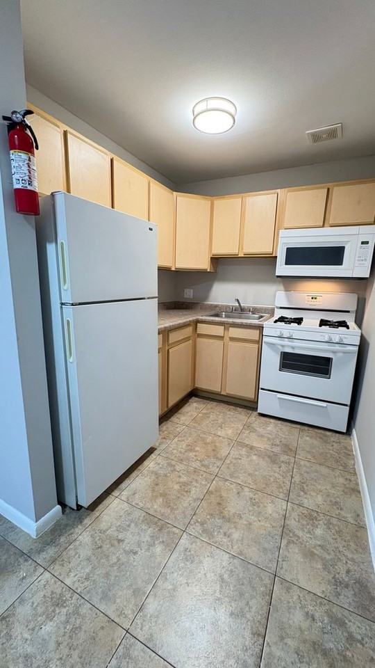 Marquette Apartments East-MASTER - Photo 3 of 40