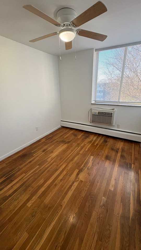 Marquette Apartments East-MASTER - Photo 5 of 40