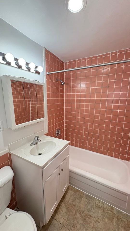 Marquette Apartments East-MASTER - Photo 7 of 40