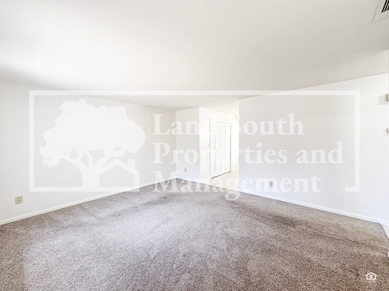 322 Ariana St - Photo 3 of 12