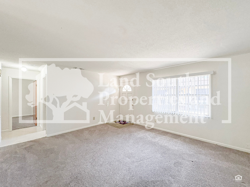 322 Ariana St - Photo 4 of 12