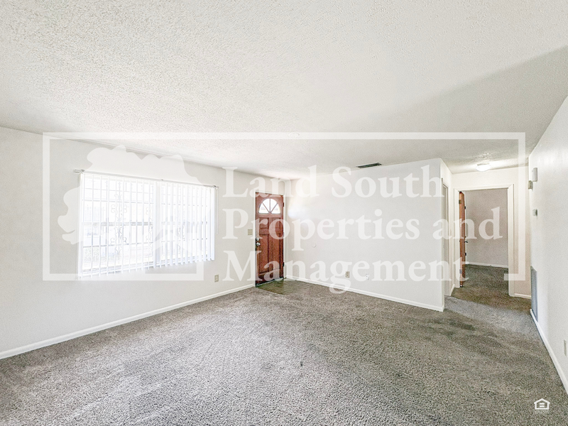 324 Ariana St - Photo 4 of 14