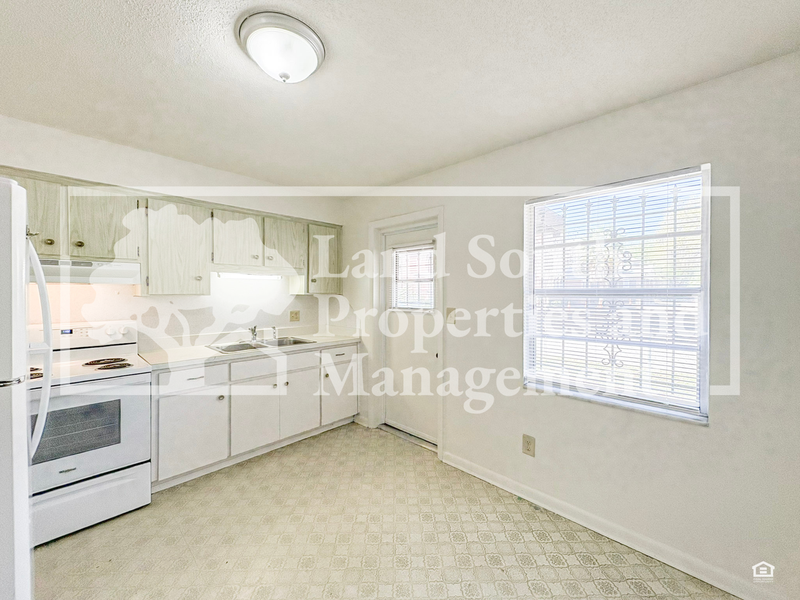 324 Ariana St - Photo 5 of 14