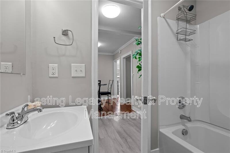 156 Rosedale Cir - Photo 3 of 6