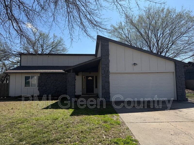 801 W Vicksburg St - Photo 2 of 24