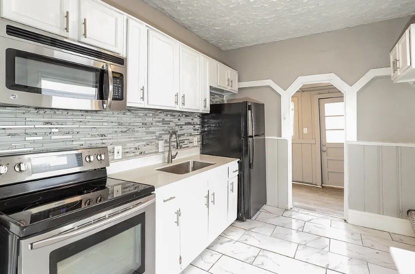 2632 Cypress Avenue - Photo 3 of 9