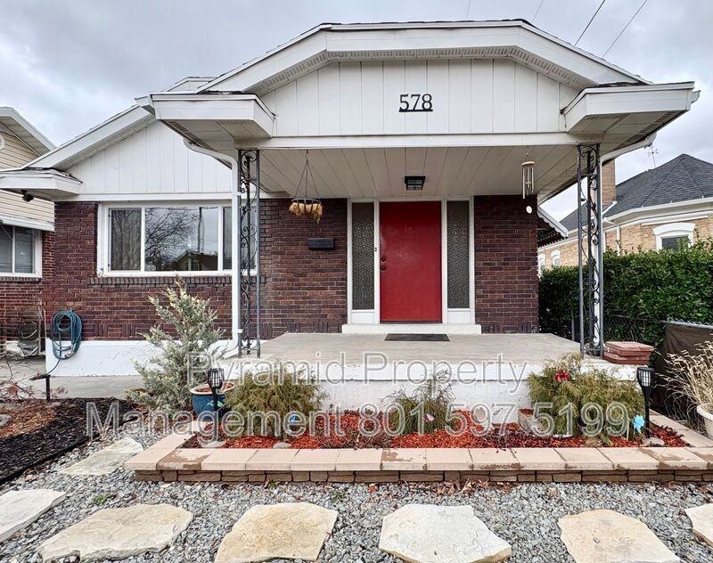 578 E St - Photo 2 of 28