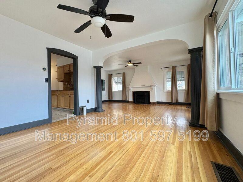 578 E St - Photo 4 of 28