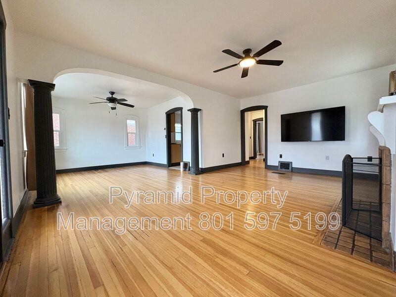 578 E St - Photo 5 of 28