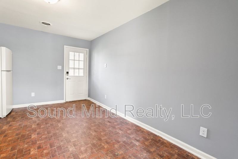 1322 Sportsman Trl - Photo 2 of 10